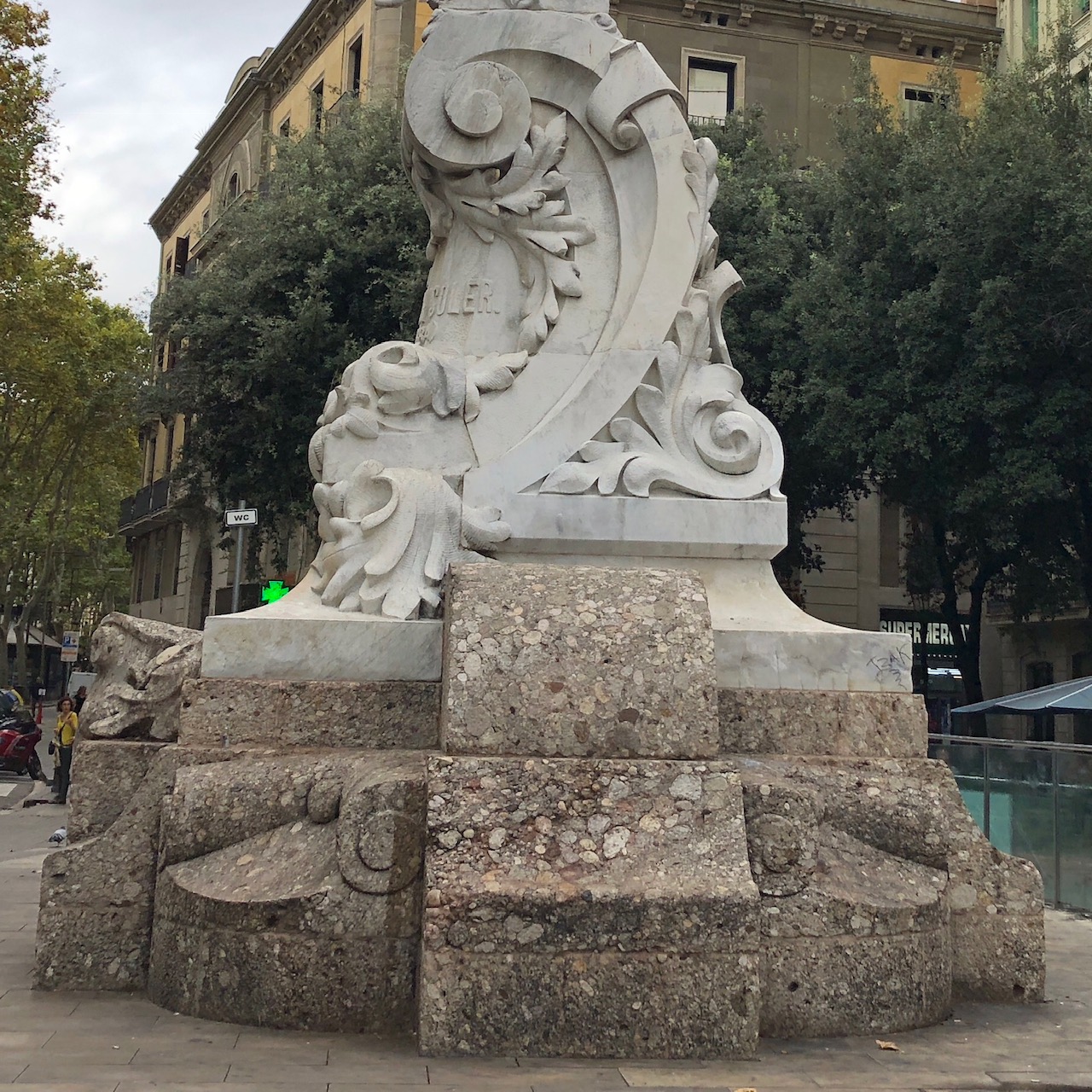 Monument al número 2 de Barcelona IMG_9888